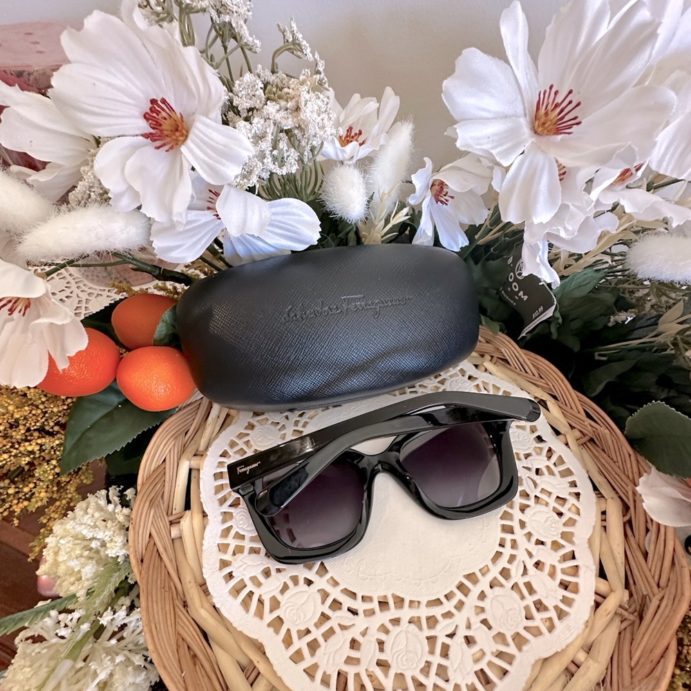 SALVATORE FERRAGAMO Black square sunglasses 53-19-140 mm - Picture 5 of 6